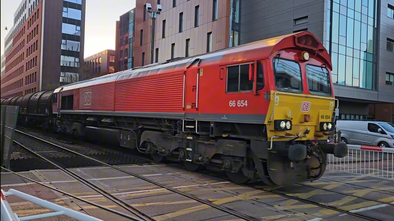 A few freight trains near Lincoln central on 2/1/2026