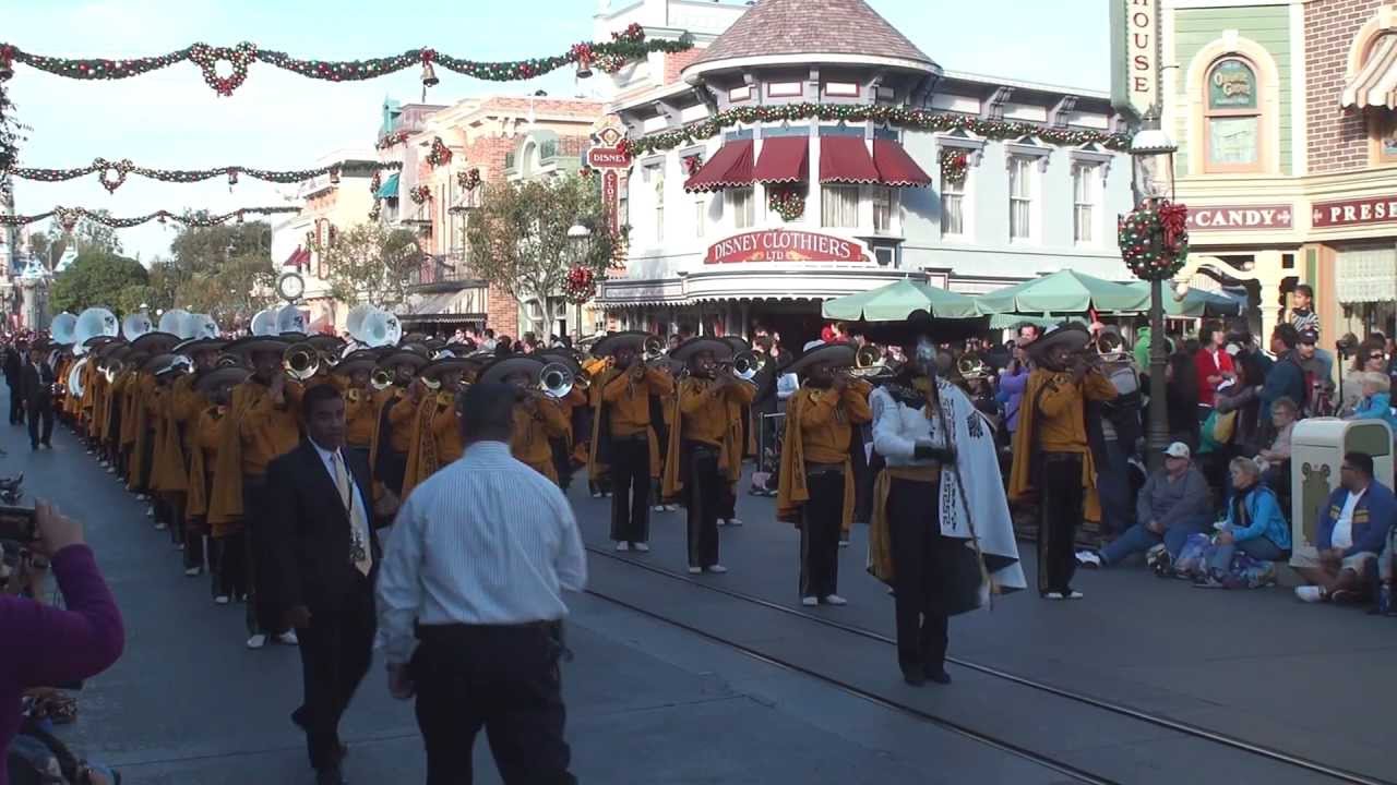 Aguiluchos Marching Band: Puebla, México - Disneyland 2012