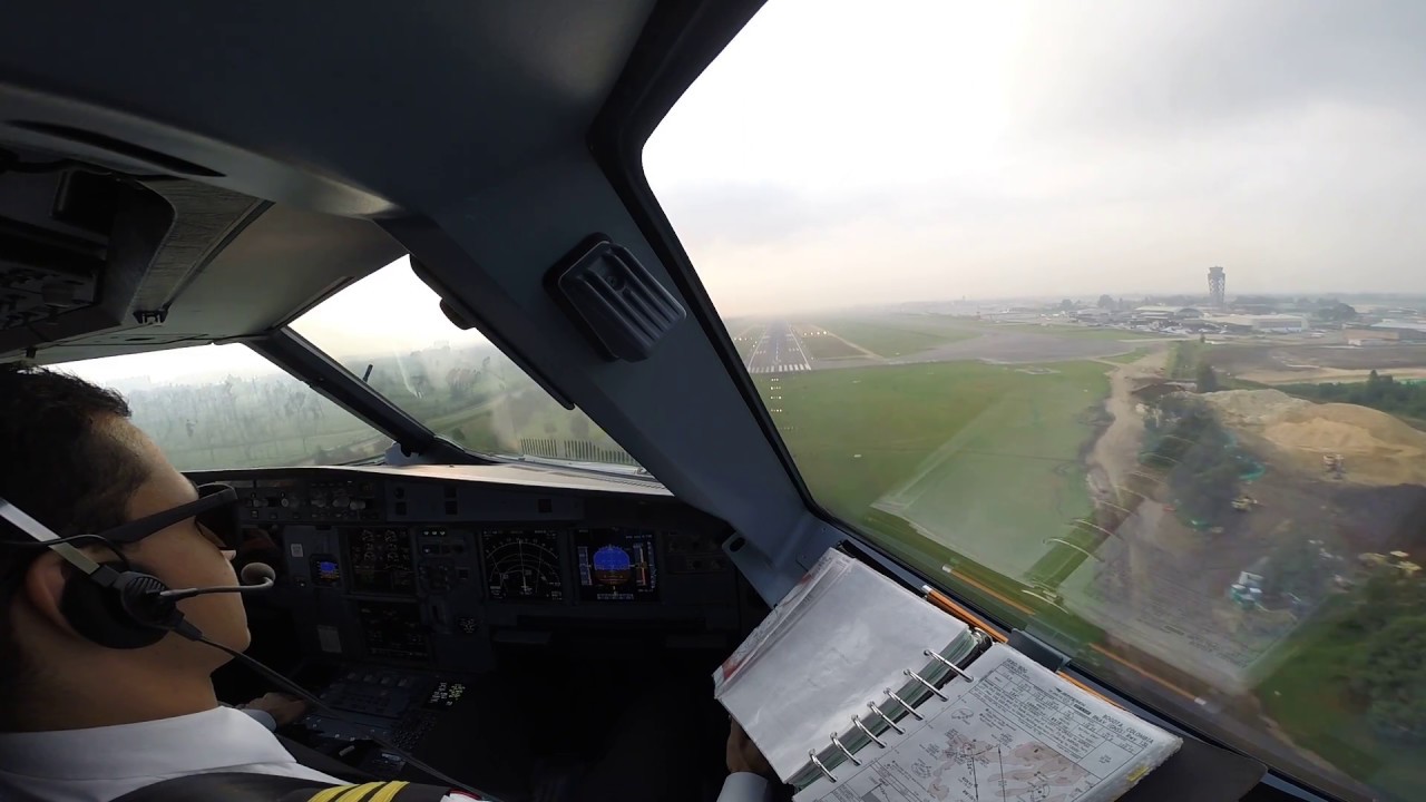 Landing at El Dorado International Airport (SKBO), Airbus A319-132S N690AV Avianca
