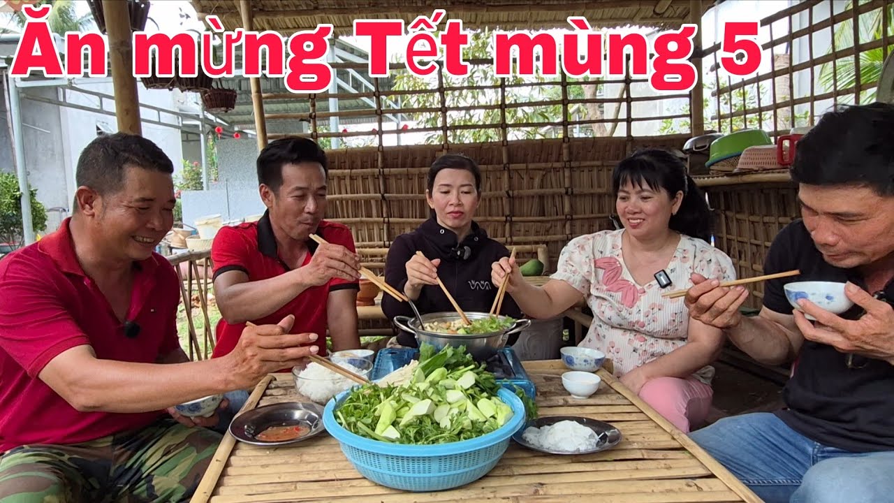 Ăn mừng Tết mùng 5 . Lẫu gà nước dừa dân dã Miền Tây. Cơm Quê 