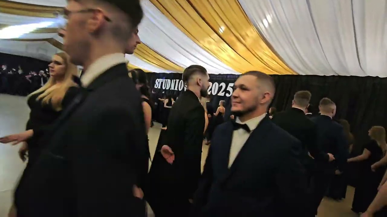 Studniówkowy polonez 2025 w łomżyńskiej Wecie