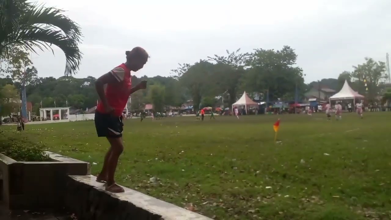 Sepak  bola wanita steenkolen vs sambarata 2-0