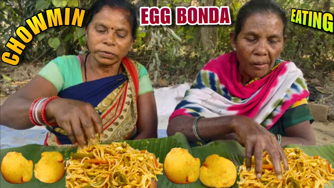 Chowmin and Egg bonda eating||tribal woman|Village Style Cooking|The Tribal Kitchen|Odisha 