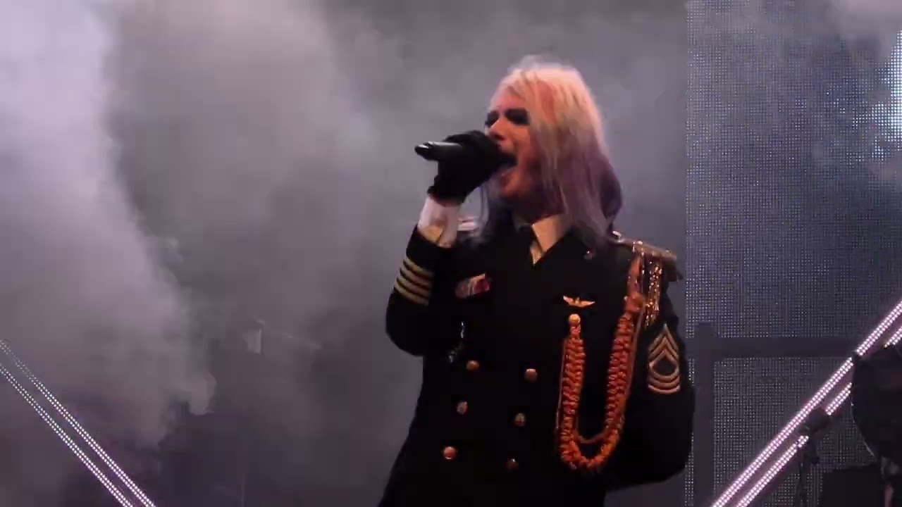 Kim Dracula - Paparazzi (Live) 5x16x24 at the Charleston Coliseum & Convention Center. Charleston WV