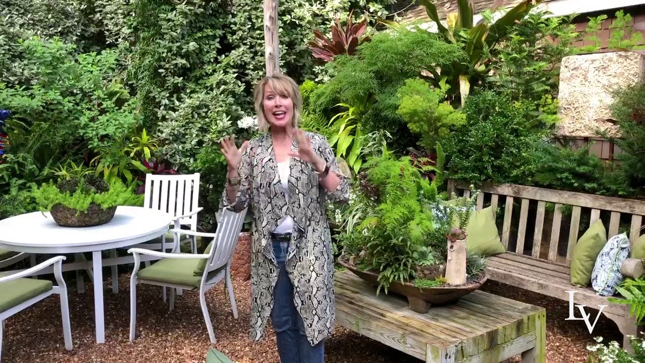 GARDEN TOUR: The Bungalow Garden with the Green Door 🌿
