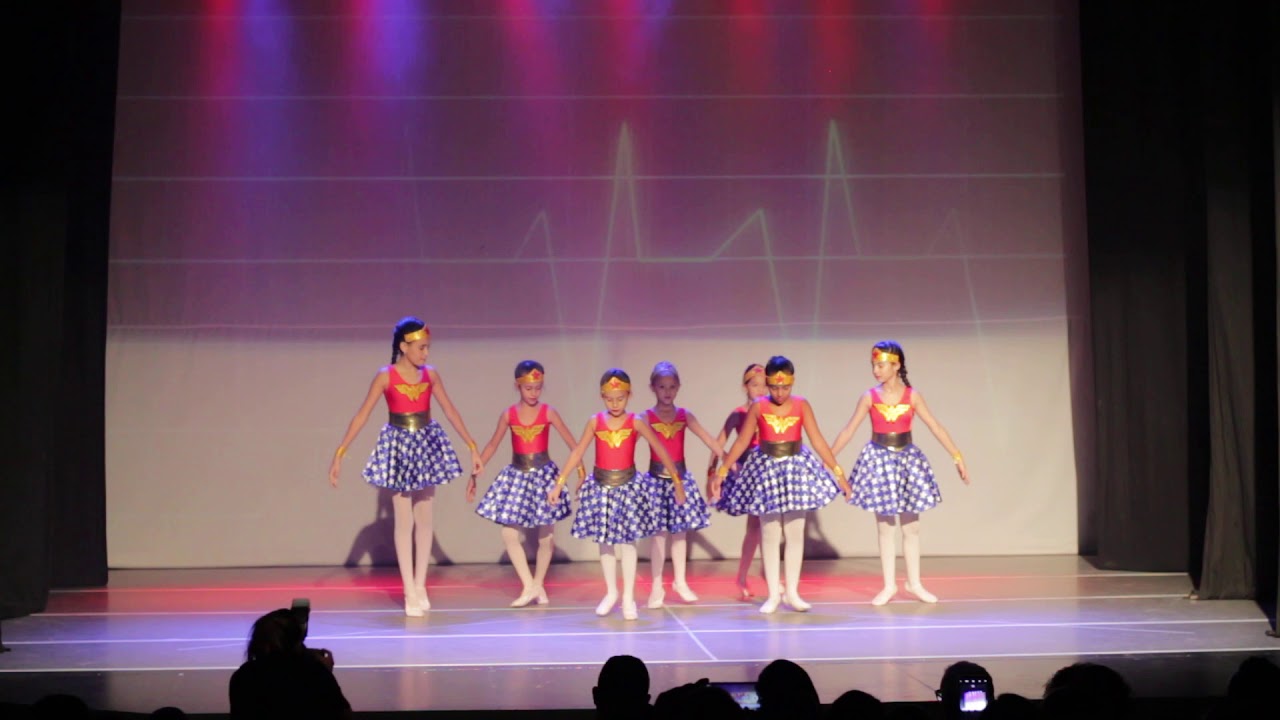 Coreografia de Balé Infanto tema: Mulher Maravilha