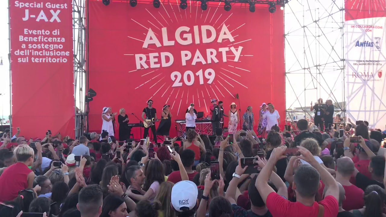 J-AX a Ostia Lido canta Ostia Lido