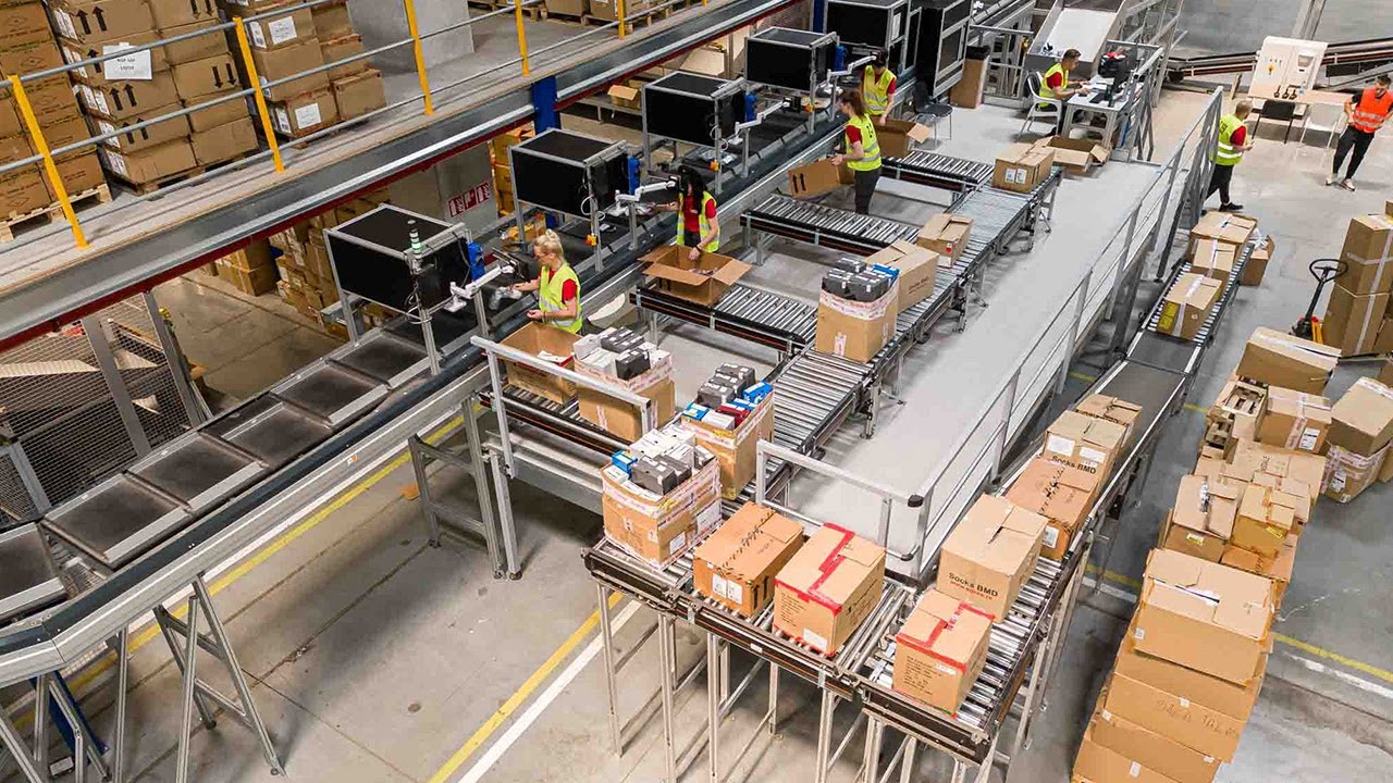 Cross Tray Sorter: Sorting Sporting goods for Logistar, 3PL of Sportvision Serbia