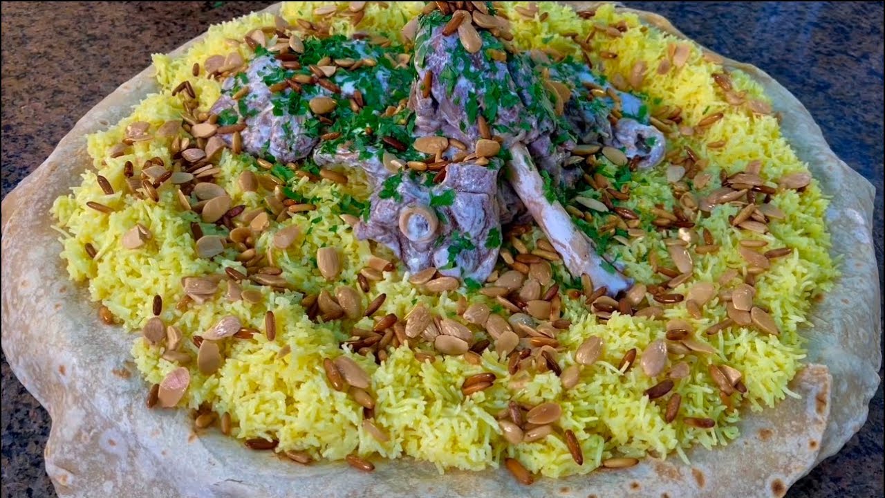 الذ منسف اردني طعم وريحه اللي يبتدي ياكل مستحيل يوقف من لذته