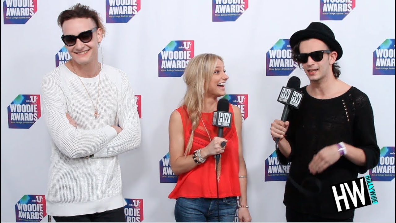 The 1975' Chat Crazy Tour Moments & American Girls!