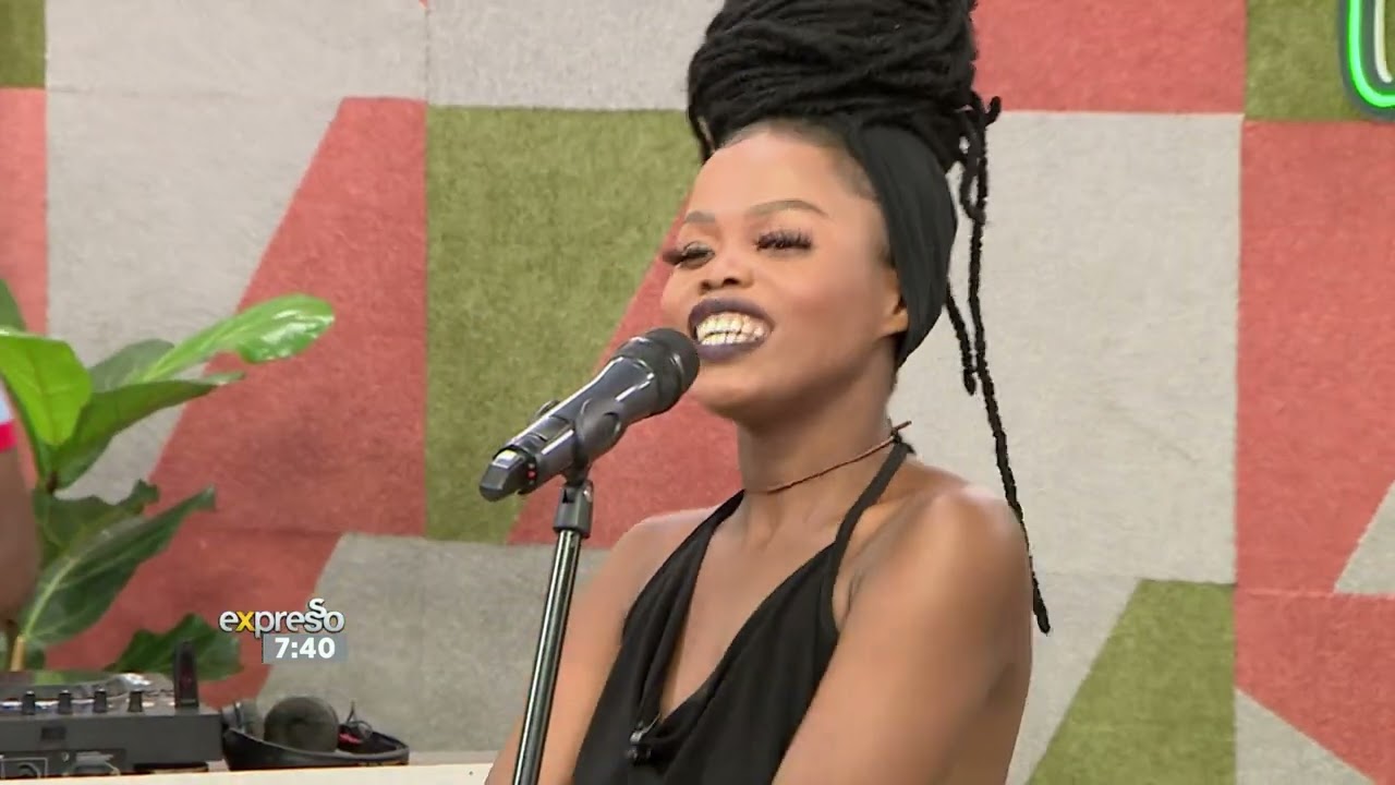 Mr Thela ft. Mel Bacela performs 'Looking at my Dreams'