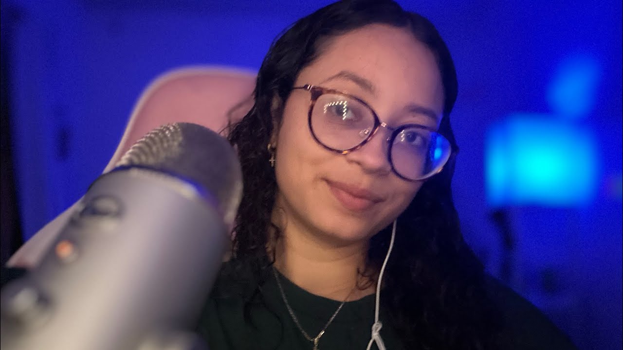 ASMR- COMFORT FRIEND INVITE YOU TO ASLEEP OVER (CLICKY WHISPER) HAIR PLAY 💅