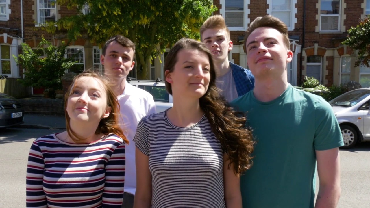 Looking for accommodation in the city of Exeter (Subtitles)