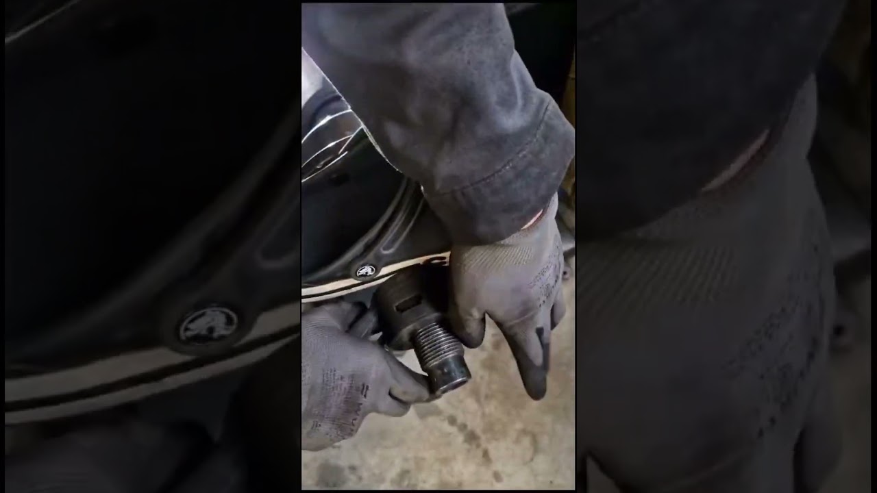 Crocs Reparatur 😂 #crocs #schrauber #sbrblg #tooltime #mechanic