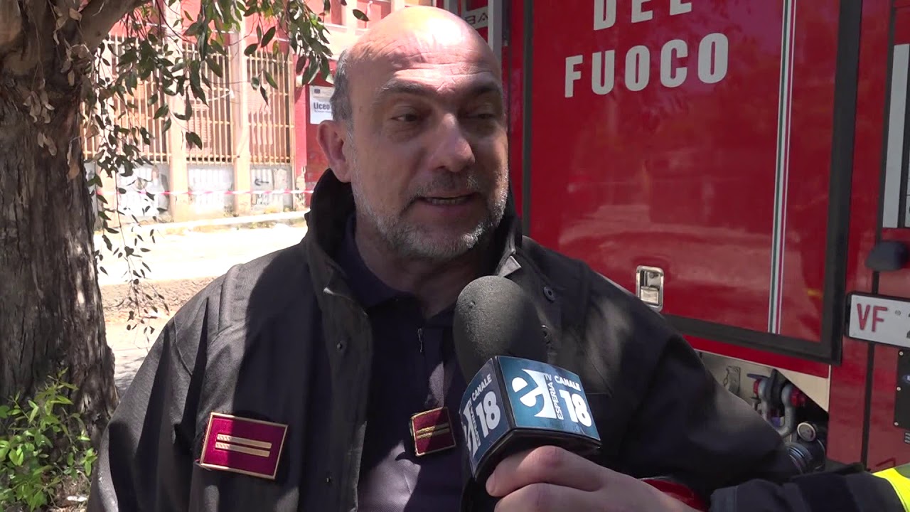 CROTONE RINVENUTE DROGA ARMI E UN ORDIGNO IN VIA ACQUABONA