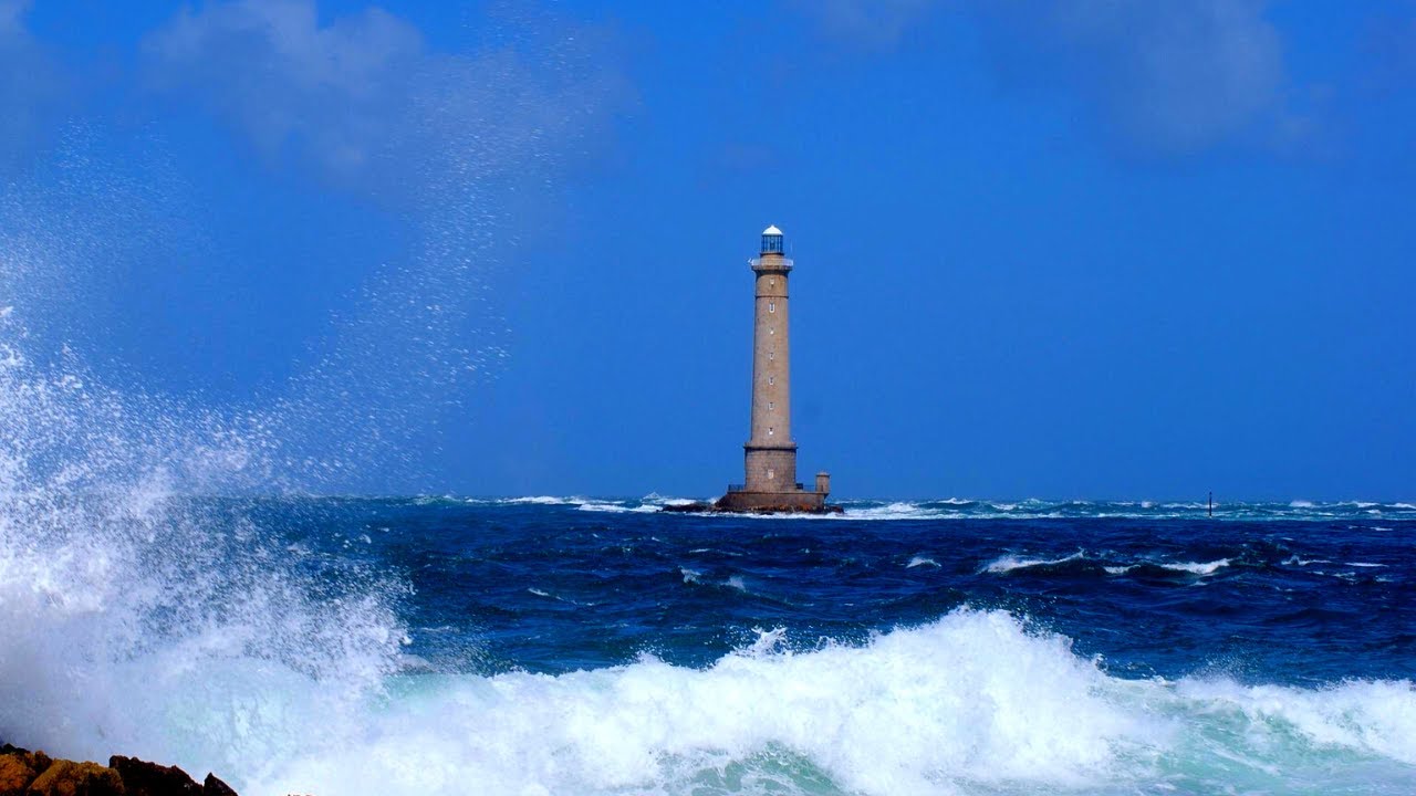 Wellen gegen Leuchtturm - Wellen- und Meeresger&auml;usche zum Einschlafen, Entspannen und Meditieren