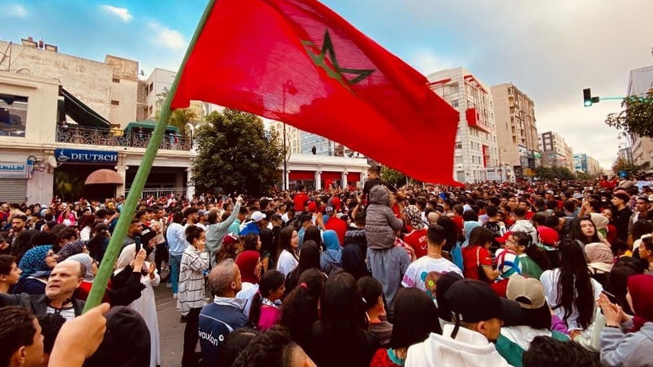 فرحة هستيرية شعبية بعد فوز المنتخب المغربي ضد نضيره اسبانيا