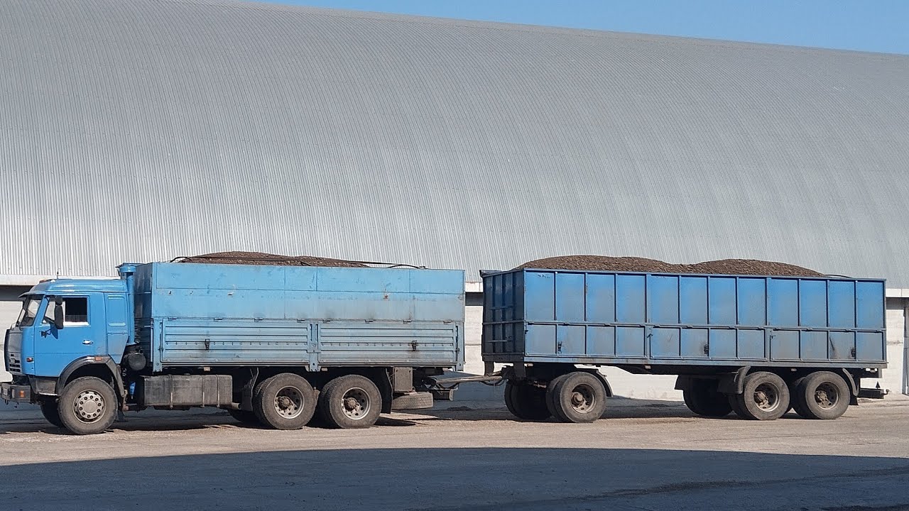 Камаз зерновоз. Лучшие рейсы из худших! Таскаю жмых на Ейск
