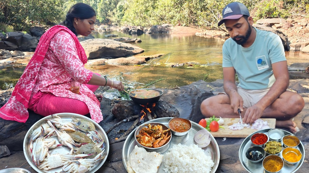 समुद्री खेकड्यांचे कालवण आणि तांदळाची भाकरी | Crab curry recipe @kokanimasala 