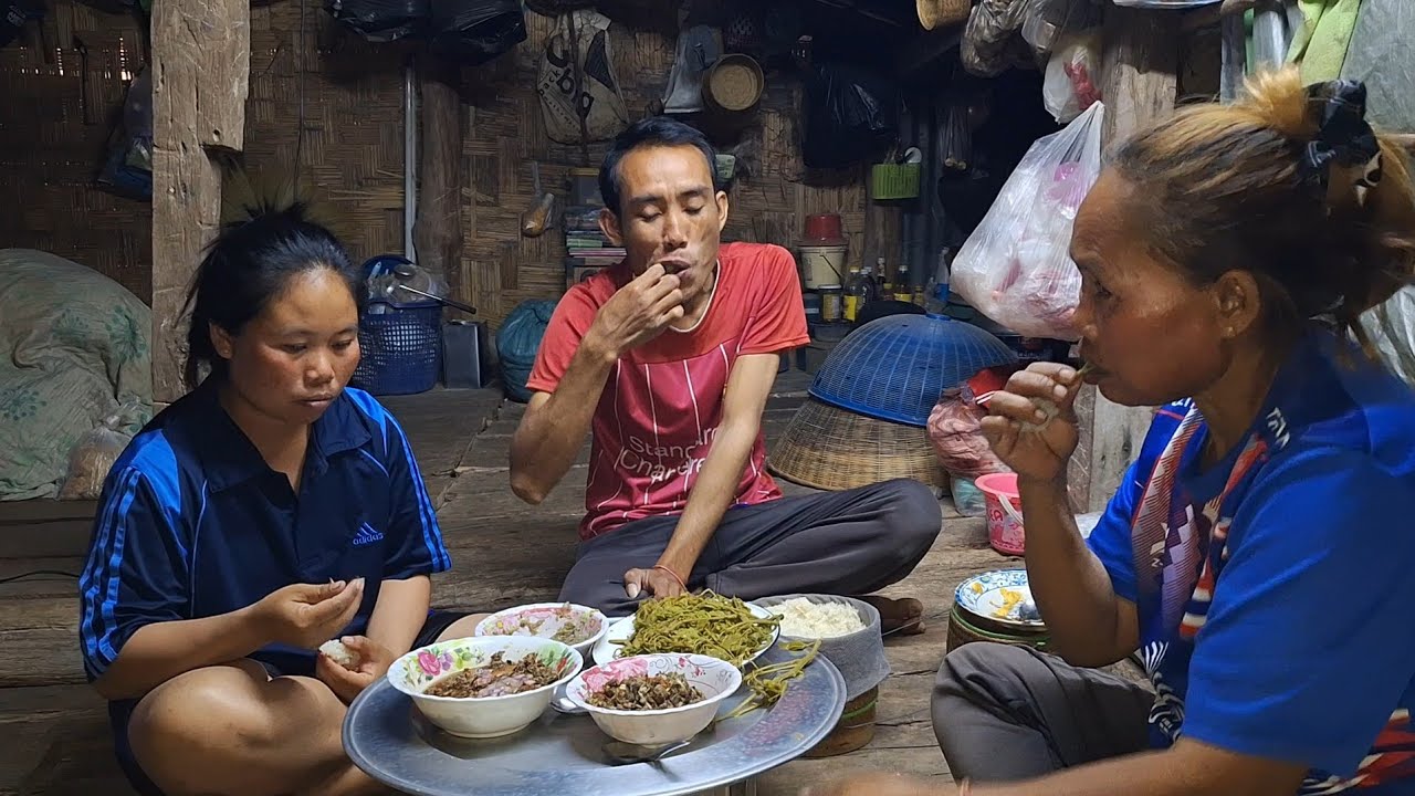 ลาบนกป่นเห็ดเฟืองนื่งผักกินข้าวนำกันเด้อจ้า12 มีนาคม ค.ศ. 2026