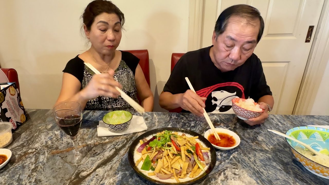 Lần đầu thấy măng bán rẻ $ 5 một 1 kg - Măng tươi xào thịt - Cuộc Sống Ở Úc 🇦🇺 