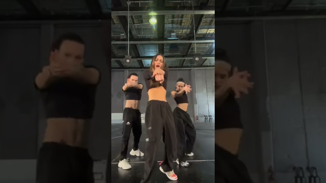 Tini haciendo el challenge de 'La Triple T'