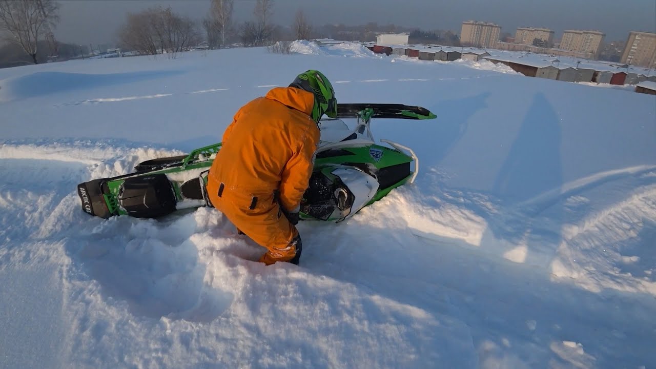 Учимся управлять горным снегоходе  Arctic Cat M8000