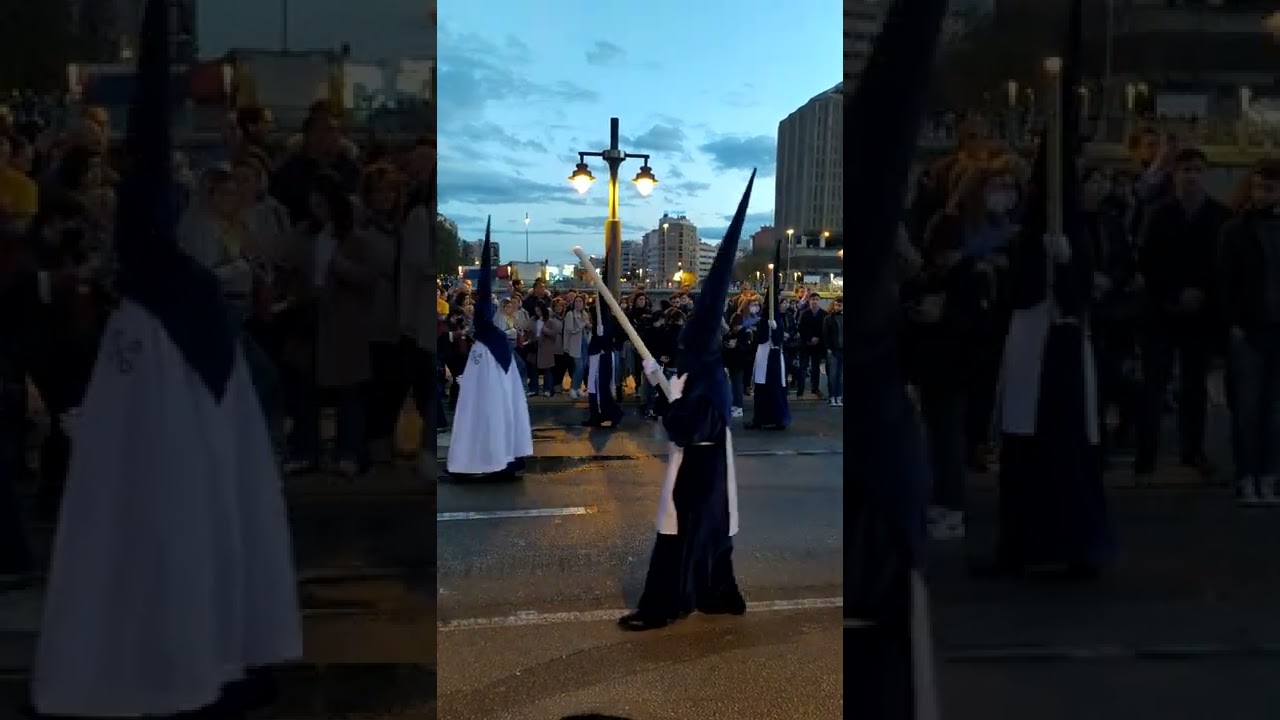 Nazarenos en la Semana Santa de M&aacute;laga 2022.