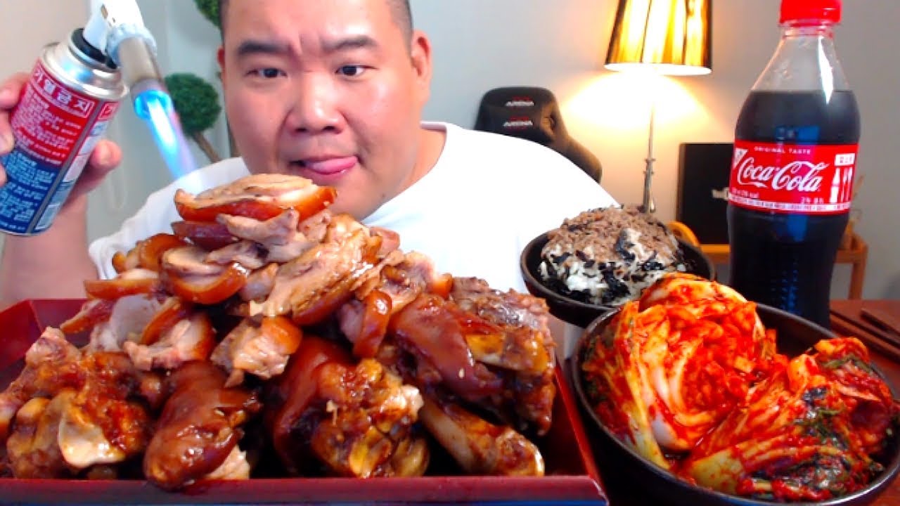흔한 족발도 영혼을 담아 쓸어먹는 푸우님 MUKBANG