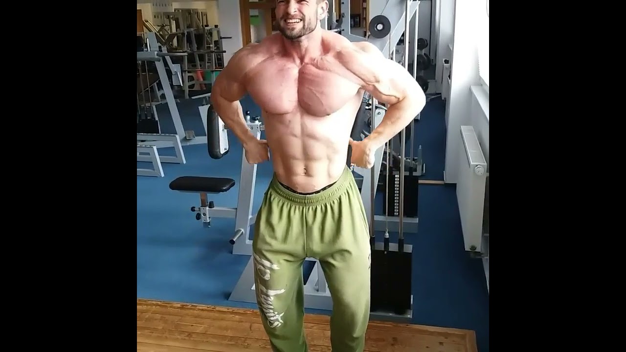 Jan Fobi posing