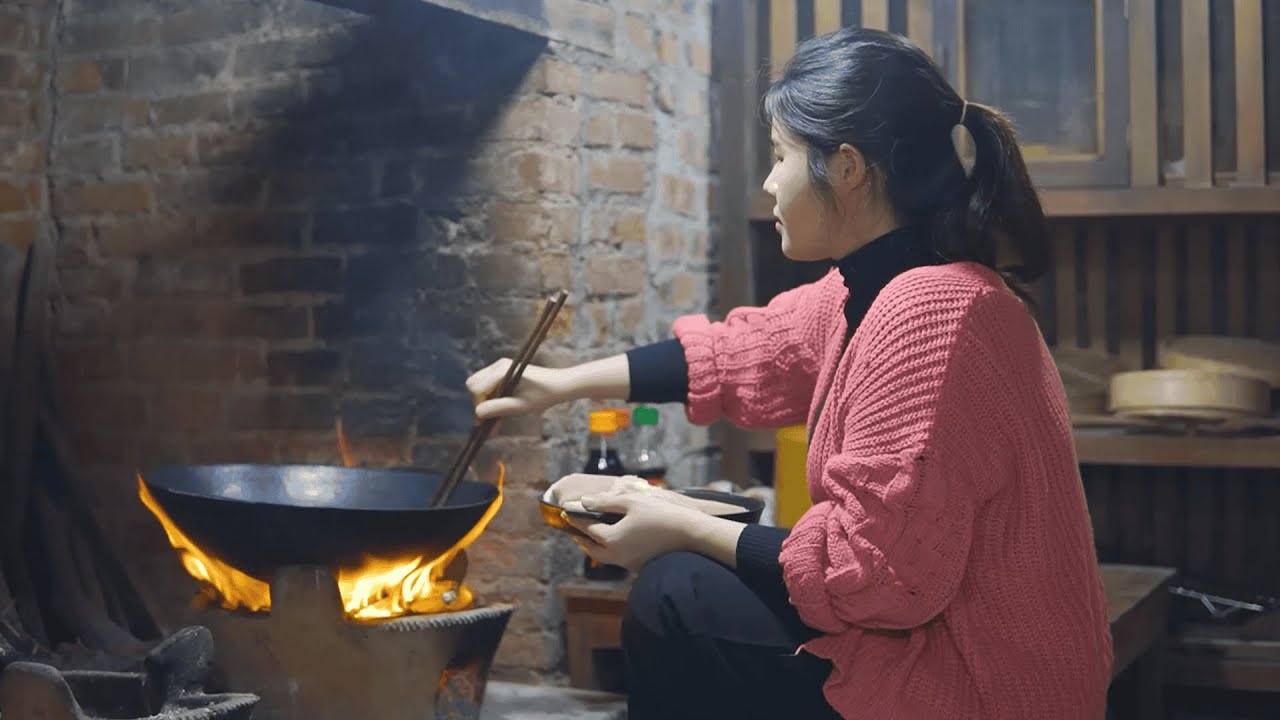 Bữa Cơm Gia Đình: Thịt Heo Quay Kho Dưa Cải Cực Kì Tốn Cơm - Miến Xào Hải Sản