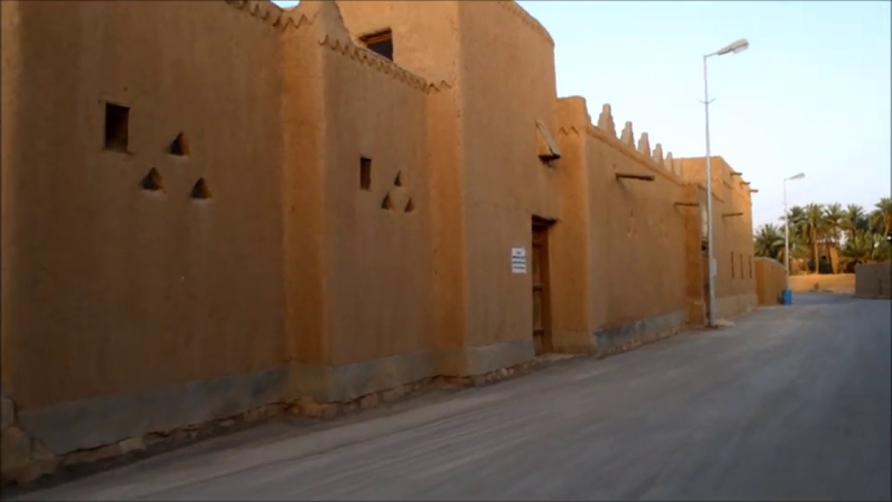 عودة سدير ترميم الطريق الرئيسي في القرية التراثية تصوير وتعليق عثمان بن حمد العيسى
