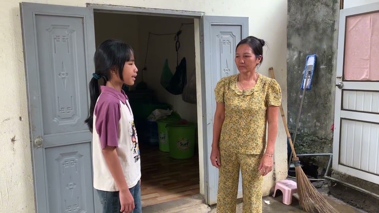 Mụ quế tưởng dụ dỗ được trà lấy khóa để lấy sổ làm ăn thì bị trà dằn mặt không nói nên lời 