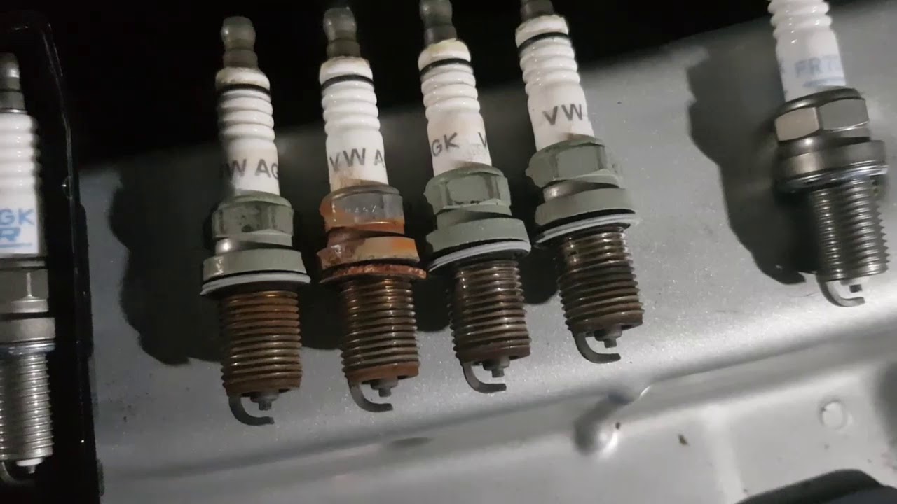 Troca das velas de ignição do motor do Gol G6 1.0 8v 2015