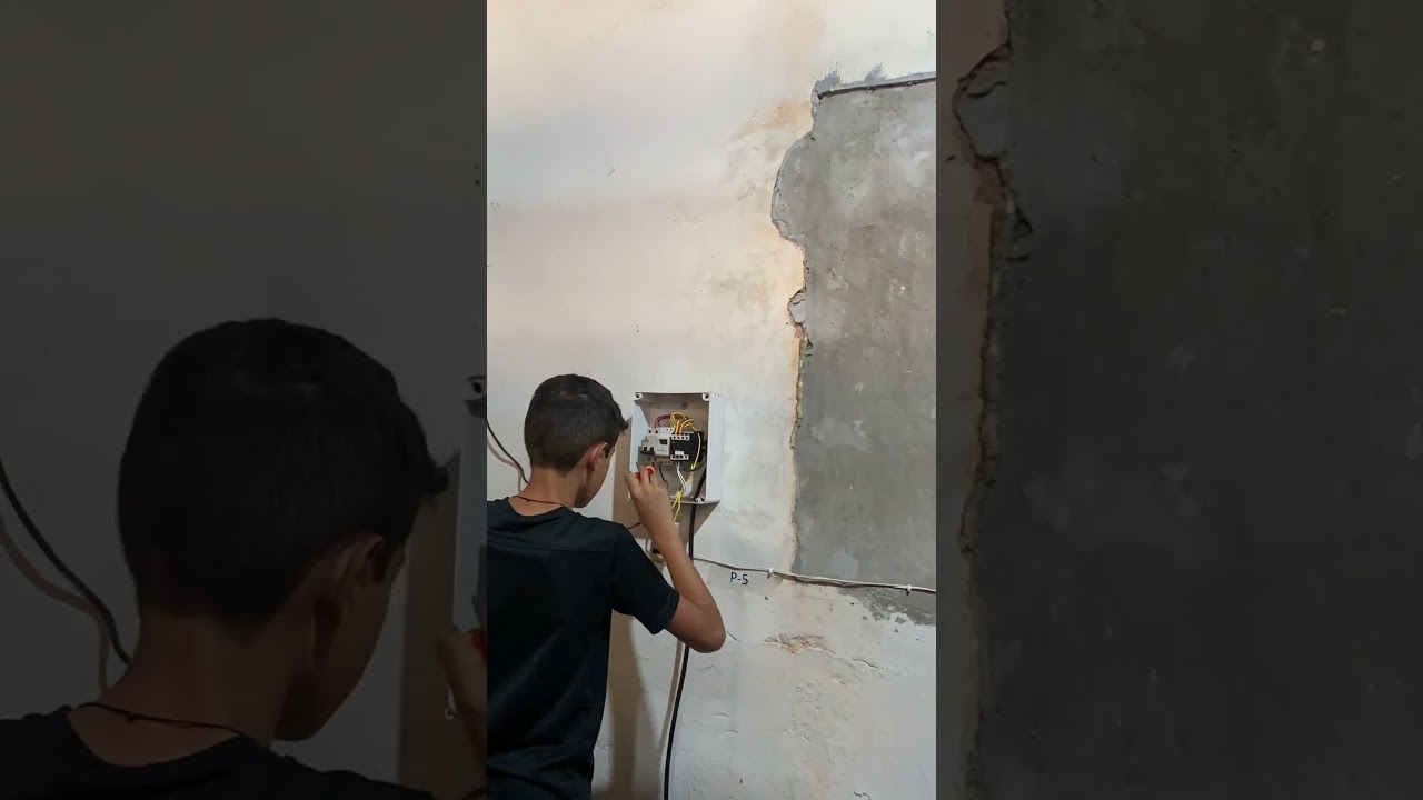 Troca de t&iacute;ner digital em um quadro. Para exaustor #electrician #electrical