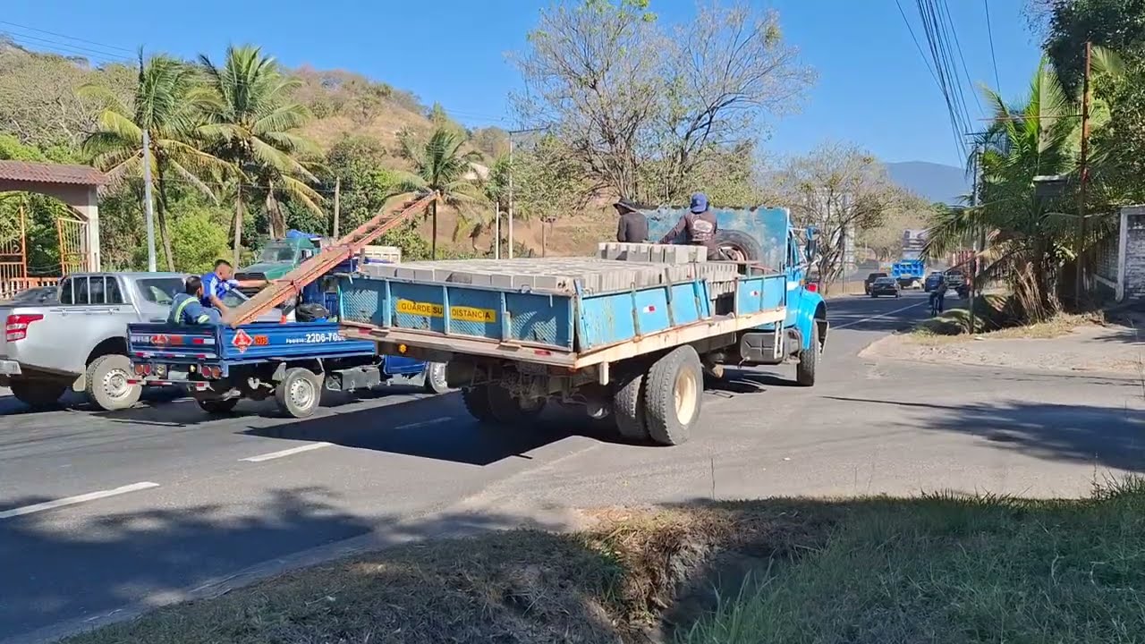 Los conductores del transporte pesado nos dan clases de como hacer estas maniobras.