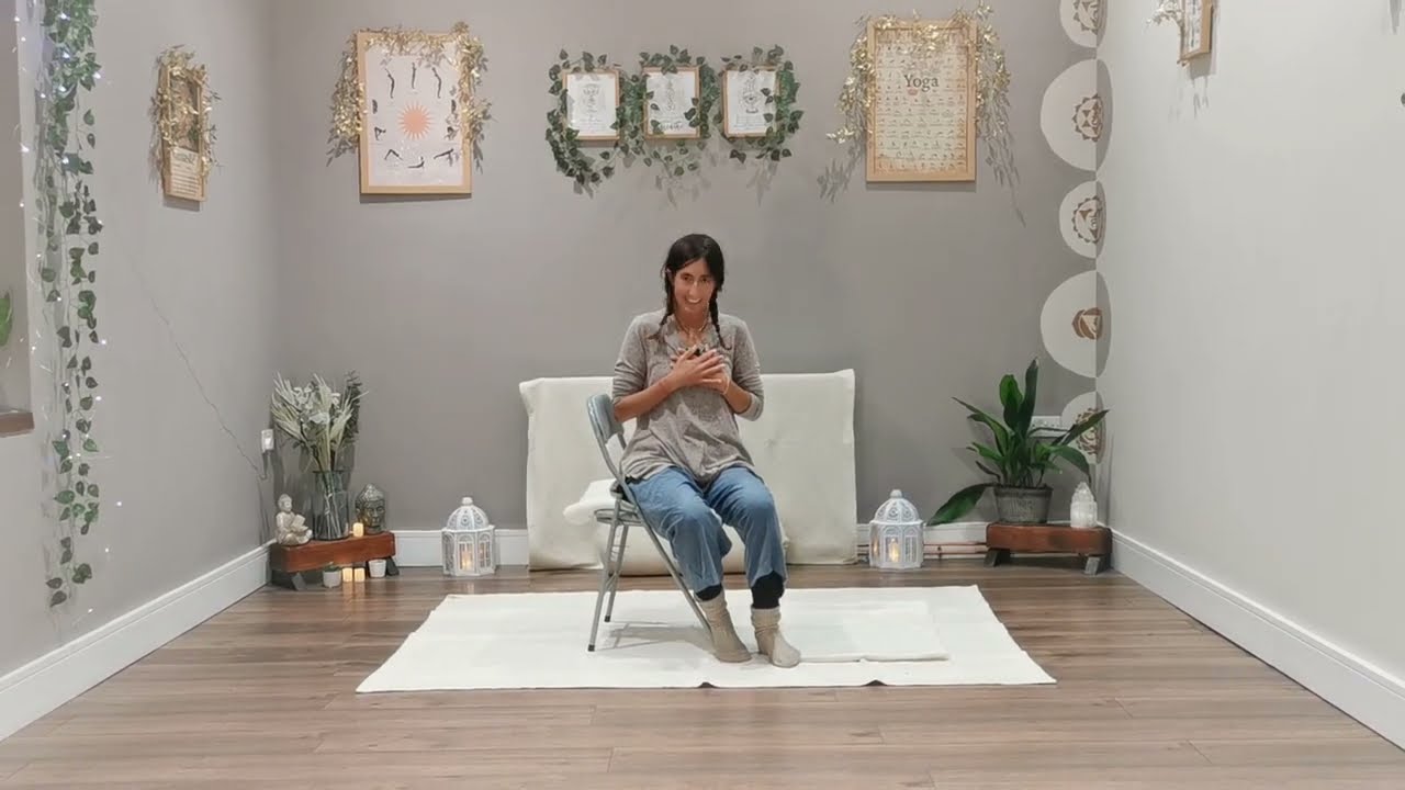 Alivia tu rigidez de espalda | Yoga para artritis y artrosis | Esther Campillo