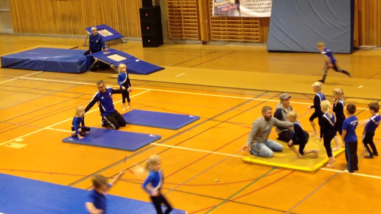 Juleoppvisning MIL turn 2015. 5 6 år