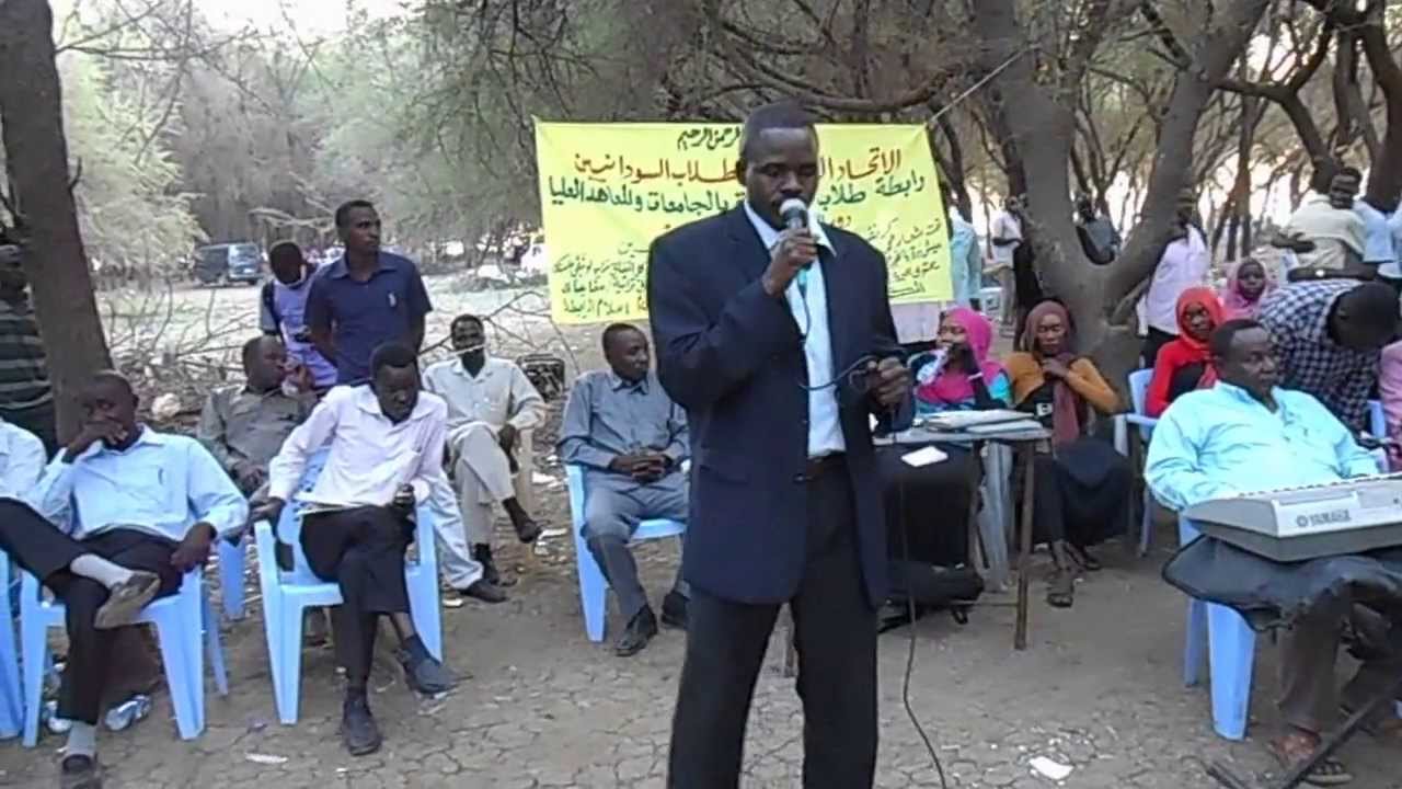 رئيس رابطة طلاب عش برة بالجامعات والمعاهد العلياء الاستاذ   الطيب تصوير بخاري عثمان