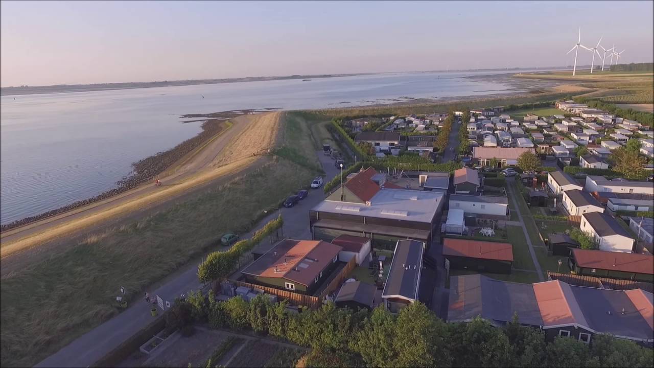 (Drone) Stavenisse op een warme zomeravond