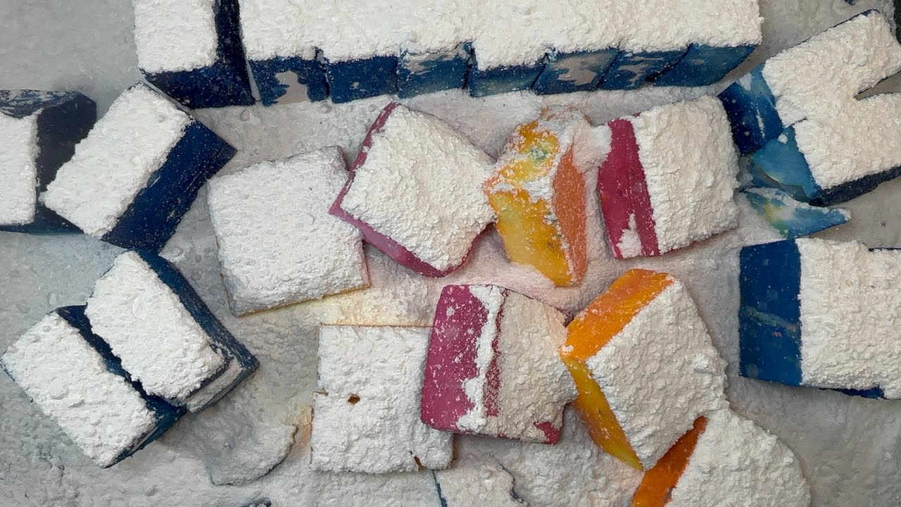 Gymchalk Powder Covered Dyed Soft Buttery Chalk | Oddly Satisfyinf