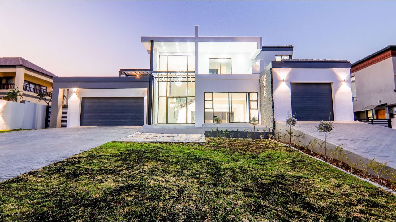 5 bedroom golf estate house for sale in Blue Valley Golf Estate | Pam Golding Properties