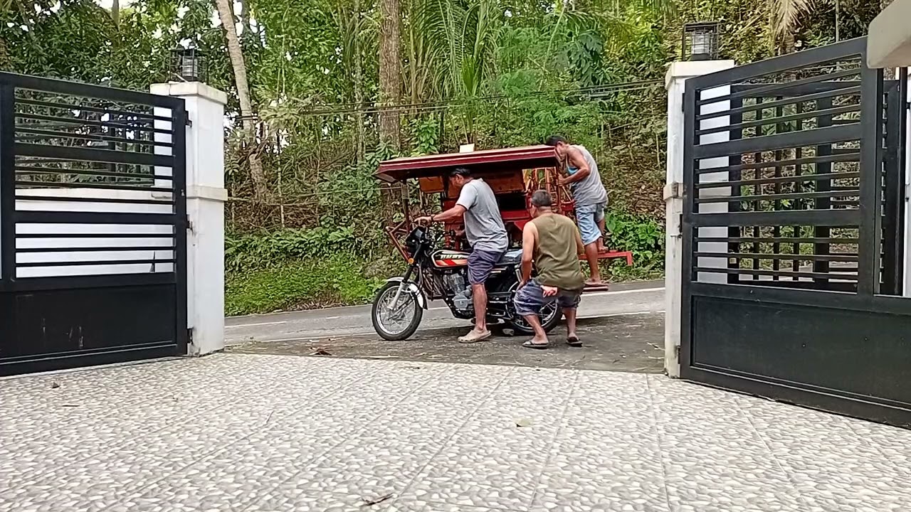 Anihan na ng palay kya kinarga na ang tresher pra  mag operate