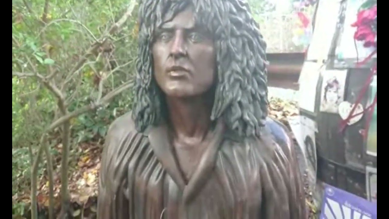 2019 - Cleaning Marc Bolan's Bust & Damage to Marc Bolan's Bust noted