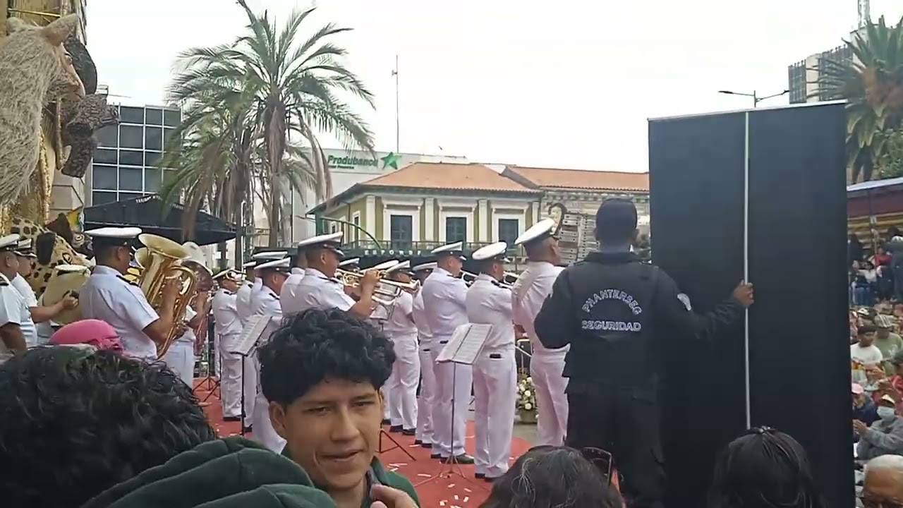 Banda de la Marina de Guayaquil entonando Ambato Tierra de Flores 