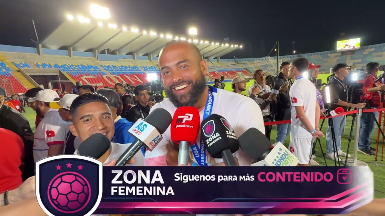“Entre bromas y verdades: Edrick Menjívar sin filtro y con mucha personalidad