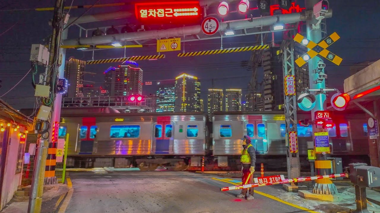 [4K] Walking from HYBE to Seoul Station 🇰🇷 | Real Seoul Street Walk