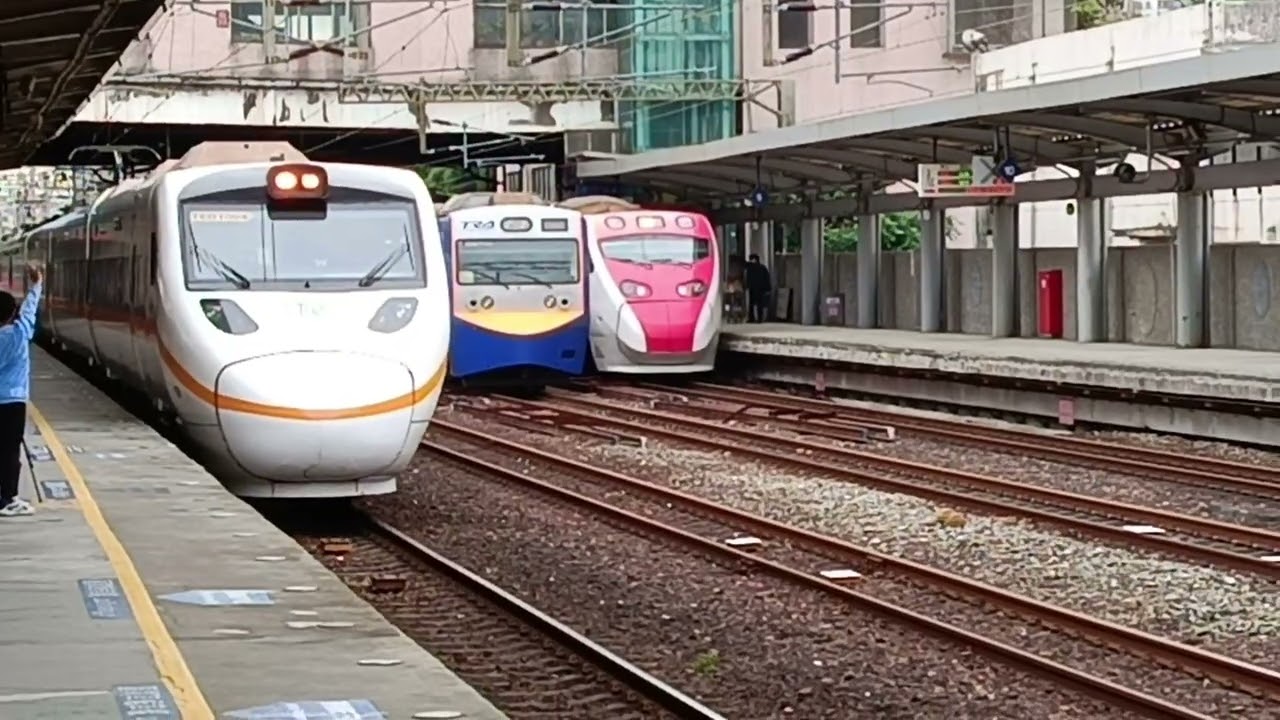 太魯閣和普悠瑪同框，向@railfan_0525致敬！