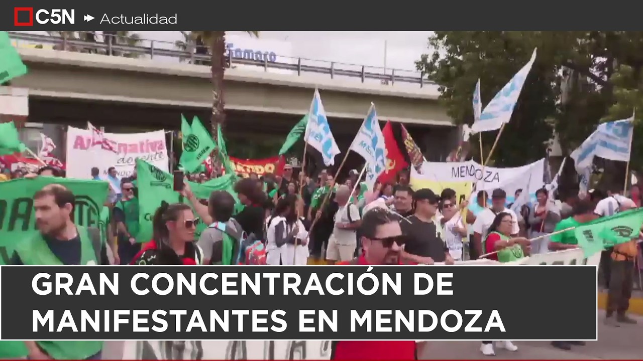MENDOZA: masiva concentración de MANIFESTANTES en el ingreso a la CIUDAD