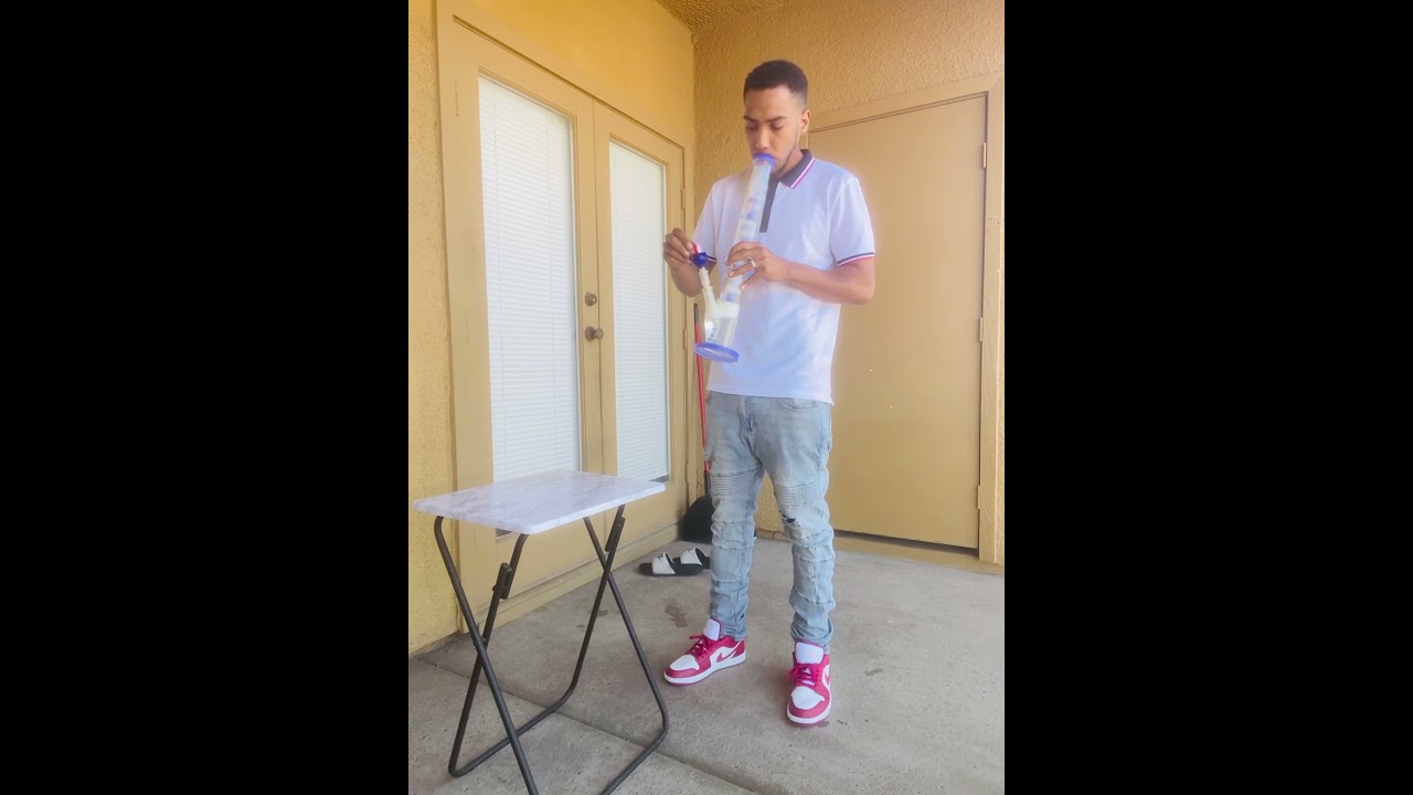 Morning bong rips #KingKickBack #BongRips #BigBong #Jordan1s